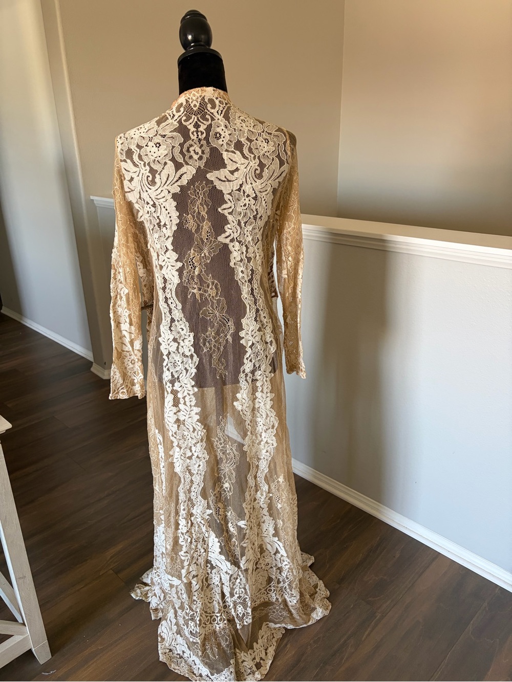 Missguided Cream Lace Jumpsuit with Duster - Picture 2 of 2